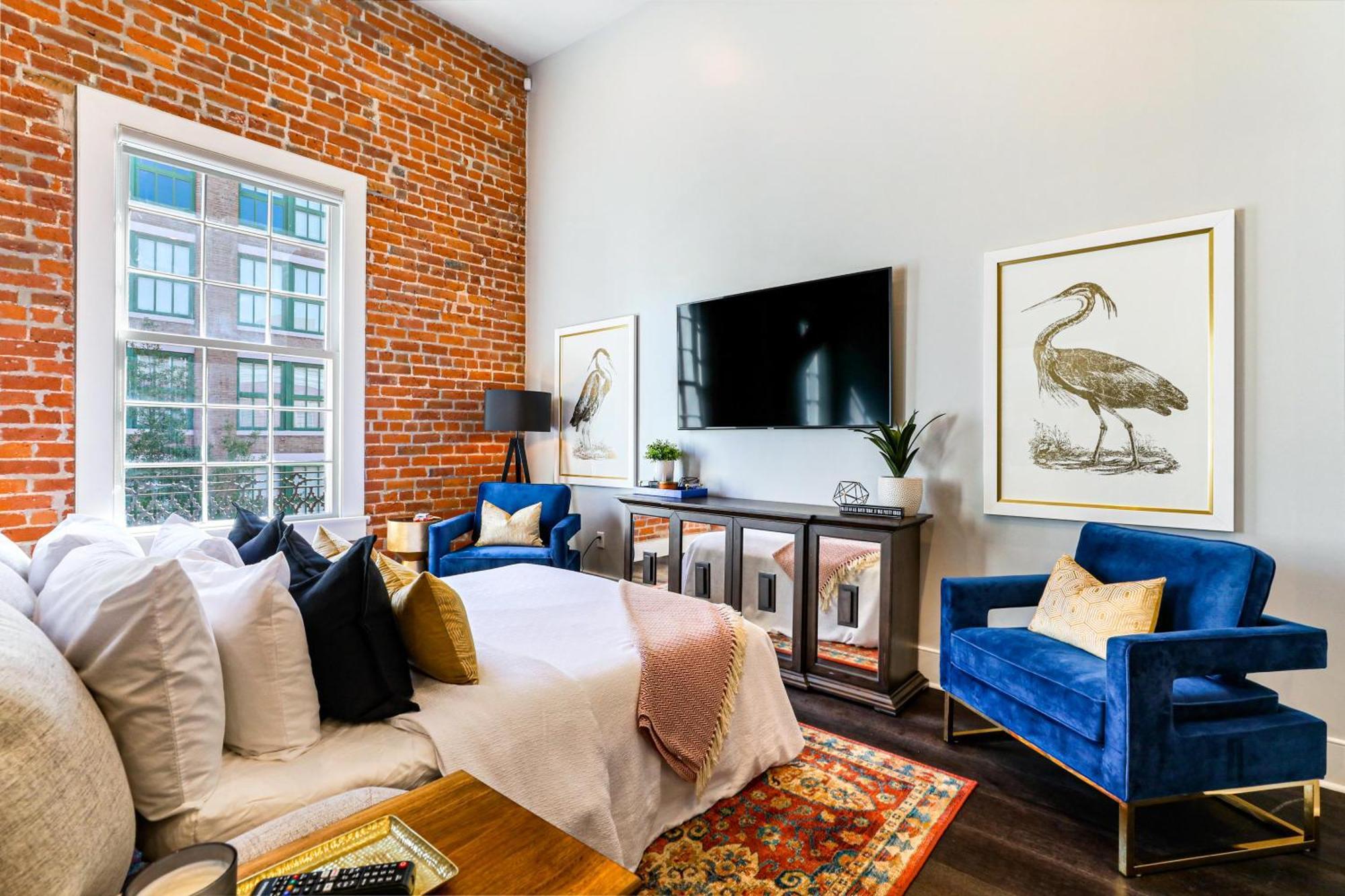 The Steamboat Apartment *