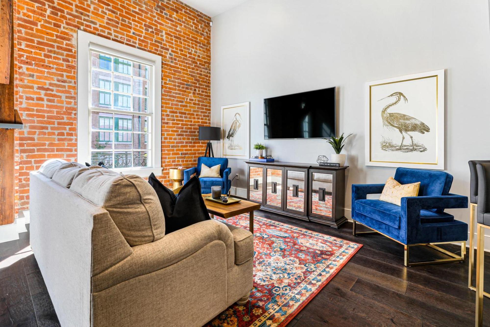 The Steamboat Apartment *